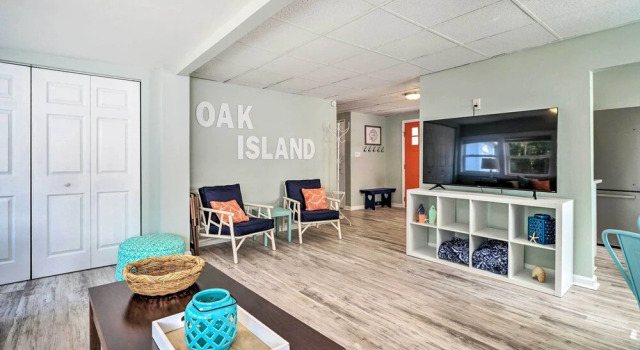 Коттедж Picturesque Duplex Unit, 1/2 Mi to the Beach!