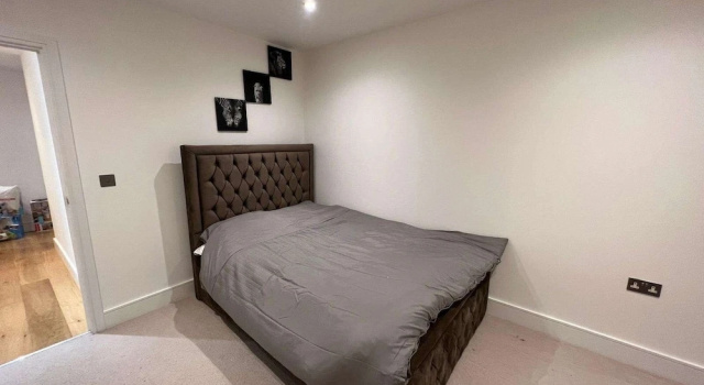 Impeccable 2-bed Apartment in Erith