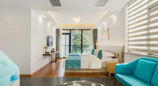 Семейный тент с видом на озеро Anji Yunyin Lake Resort Villa