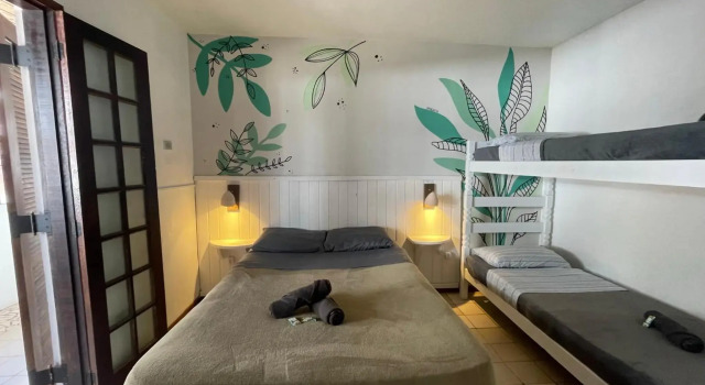 Kaa Guest House, Забронировать Хостел Отели Убатуба с парковкой, рядом с Praia do Itagua, Парковка