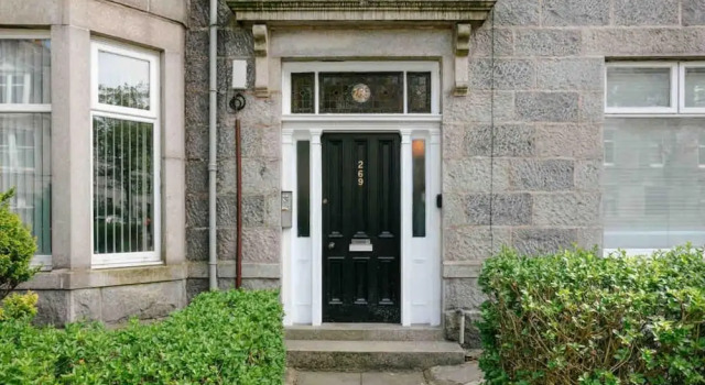 Comfortable West End Flat With Parking Easy Access