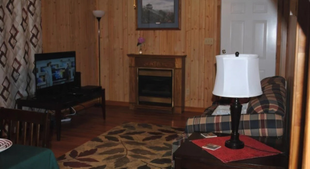 2 Peaceful - 1 Bedrooms, 1 Baths, Sleeps 4 Cabin