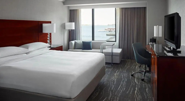 Номер Standard с видом на гавань Halifax Marriott Harbourfront Hotel