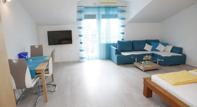 Panorama Apartments, Забронировать Апартаменты/квартира Отели Водице с завтраком, рядом с Частный Пляж Отеля «Кристина», Завтраки