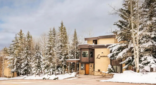 Laurelwood Condominiums Studio Premier Unit 411
