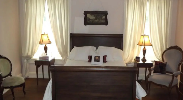 Maysville Manor Bed & Breakfast, Забронировать Отель Отели Скоттсвилль с бассейном, Бассейн