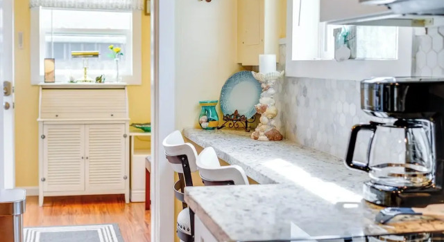 Walk to Gold Beach: Charming Cottage w/ Yard!, Book Feriehus Villaer i Oregon Coast, Villa