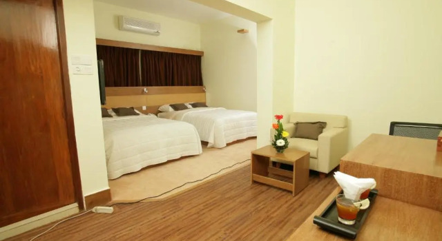 Семейный люкс Отель Richmond Hotel & Suites
