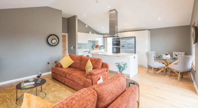 Woodbridge Penthouse, Book Hotel Hoteller i Woodbridge med parkering, Parkering
