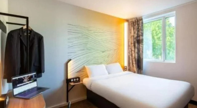 B&B HOTEL Saintes, Rezerwuj Bed and Breakfast Hotele w Charente-Maritime z parkingiem, Parking
