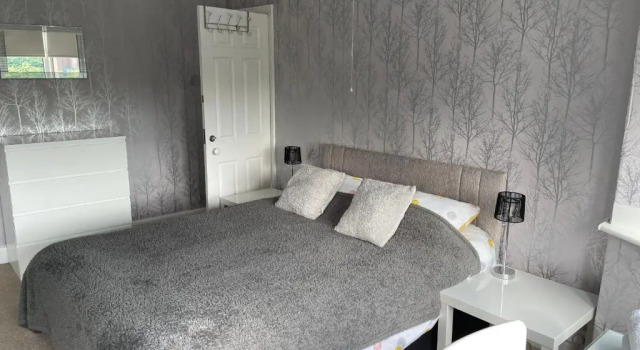 Spacious and stunning 4 bed house in Blackpool, Забронировать Отель Отели Англии с завтраком, Завтраки