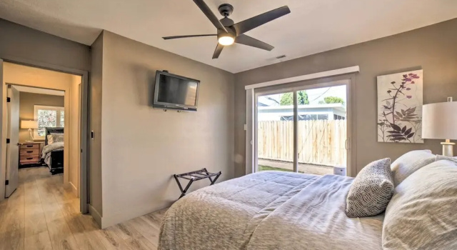 Modern Reno Abode Near Parks & Midtown!, Забронировать Отель Отели Рино 3 звезды, рядом с Амфитеатр в парке Уингфилд, 3*