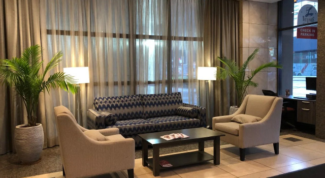 Landis Hotel & Suites, Забронировать Отель Отели Ванкувера с парковкой, рядом с Торговый центр Остров Гранвиль, Парковка