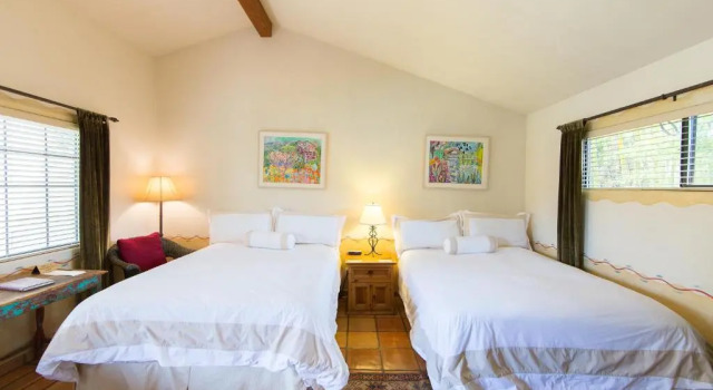 Четырёхместный номер Standard Blue Iguana Inn