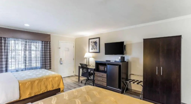 Четырёхместный номер Deluxe Mount Vernon Inn Escondido Downtown