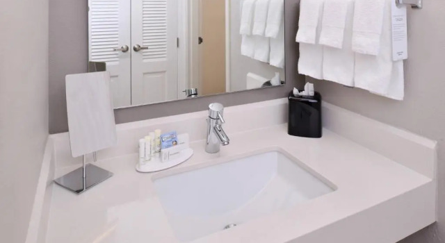Двухместный люкс с 2 комнатами Courtyard Beaumont