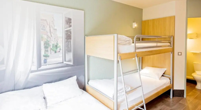 Standart dört kişilik oda B&B HOTEL Colmar Vignobles