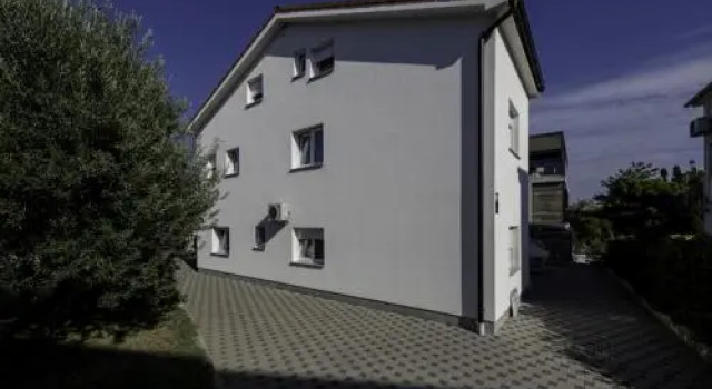 Apartment In Lopar With Air Conditioning Wi fi, Varaa Huoneisto Hotellit Kvarner Islands uima-altaalla, Uima-allas