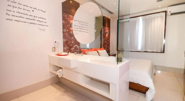 Номер Deluxe Vox Hotel
