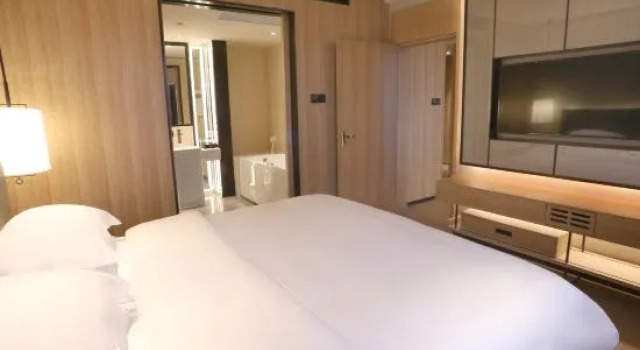 Люкс Bo Jue Holiday Inn (Shuanggang)