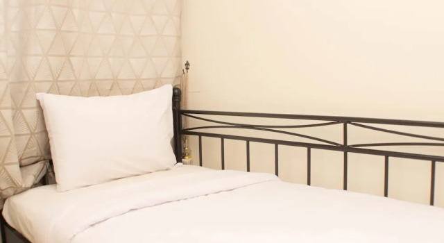 Standard Zimmer Warm And Cozy Living 3Br At Meikarta Apartment
