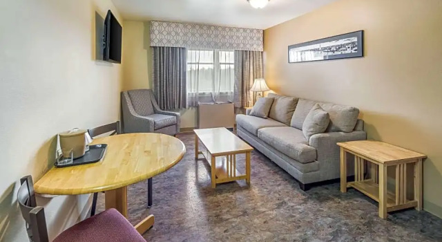 Двухместный люкс Clarion Hotel & Suites Fairbanks near Ft Wainwright