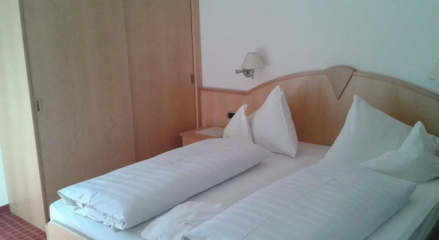 Hotel Pension Flora, Забронировать Отель Отели Лагундо 3 звезды, рядом с Vellau - Leiteralm - Velloi - Malga Leiter Gondola, 3*