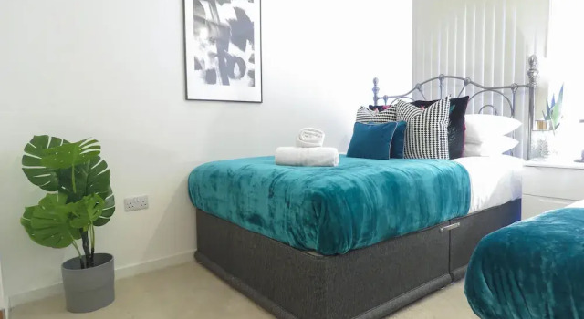 Tudors eSuites Apartment with 4 Beds, Varaa Huoneisto Asunnot kohteessa Merseyside, Huoneisto