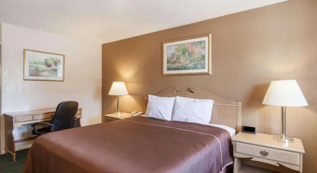 Двухместный номер Standard Howard Johnson by Wyndham Bakersfield