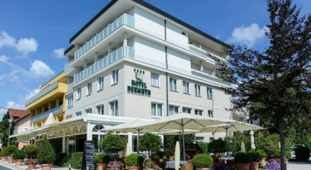 Palm Plaza Oceanfront Resort, Забронировать Курортный отель Дейтона-Бич Daytona Beach Area, рядом с Пресвитерианская церковь Westminster By The Sea