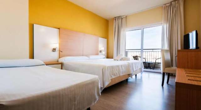 Трёхместный номер клубный Hotel Fontana Plaza