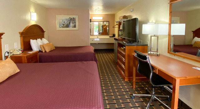 Четырёхместный номер Standard Knights Inn Punta Gorda