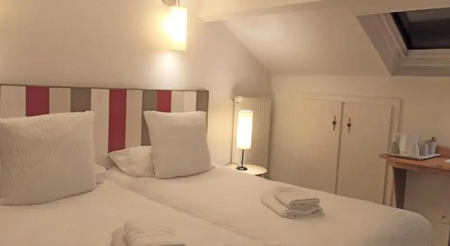 Номер Economy Logis Hôtel La Rosière----Situé entre BAYEUX et ARROMANCHES