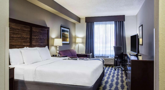 Двухместный люкс c 1 комнатой La Quinta by Wyndham Lynchburg at Liberty Univ