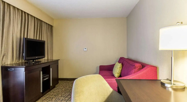 Двухместный люкс Hampton Inn Jackson Pearl Intrntl Airport