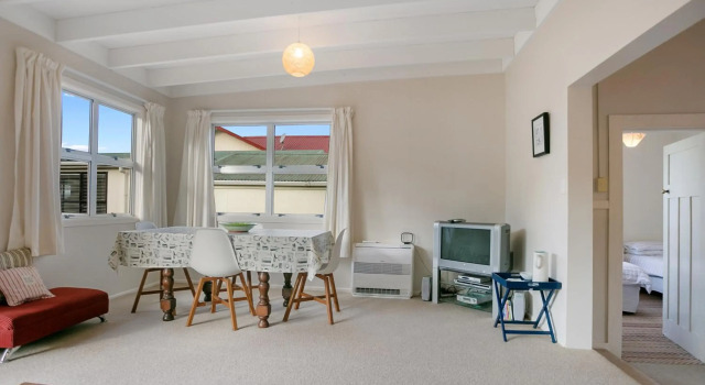 Clara's Togs and Towels - Waihi Accommodation - Bachcare NZ, Buchen Sie Hotel Waihi 