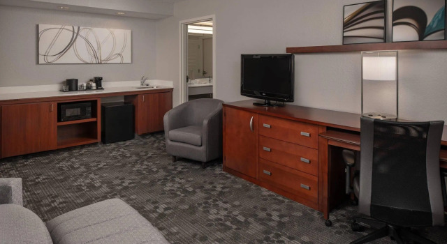 Двухместный люкс c 1 комнатой Courtyard Baton Rouge South