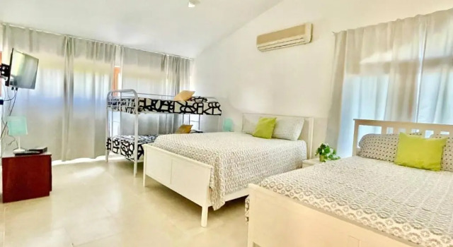 Spacious Trendy Villa At Metro Country Club, Забронировать Вилла Отели Сан-Педро-де-Макорис с парковкой, Парковка