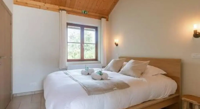 Quiet and Authentic Vacation Property With Pond, Забронировать Отель Отели Leiestreek с парковкой, Парковка