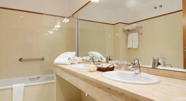 Полулюкс Hotel Manantial- Balneari Caldes de Boi
