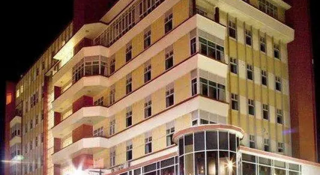 Кровать в общем номере Kelvin Hotel