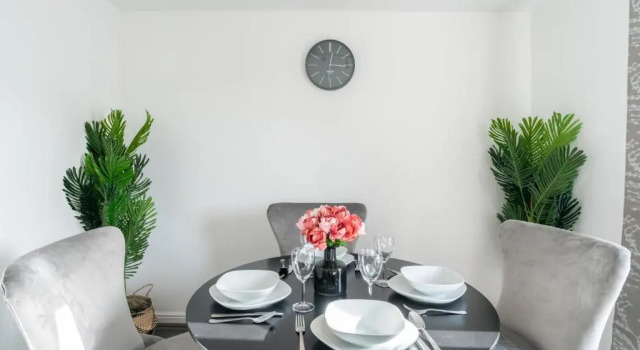 Апартаменты Suites by Rehoboth - Abbey Wood Station - London Zone 4