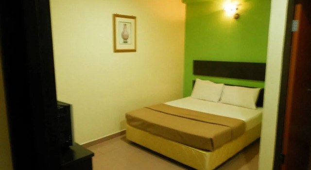 OYO 43962 Ezzy In Hotel, Prenota Hotel Hotel a Perak con parcheggio, Parcheggio