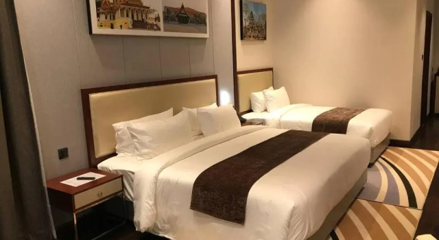 Семейный люкс V V Hotel Battambang
