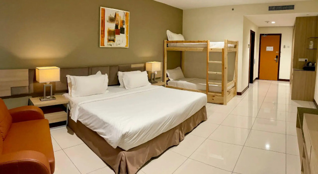 Семейный номер Deluxe One Pacific Hotel and Serviced Apartments