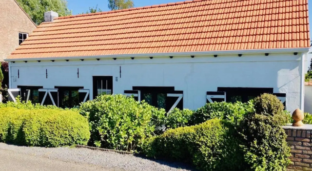 Dike House Near Breskens With Stream Garden, Забронировать Дом для отпуска Брескенс Zeeuws-Vlaanderen