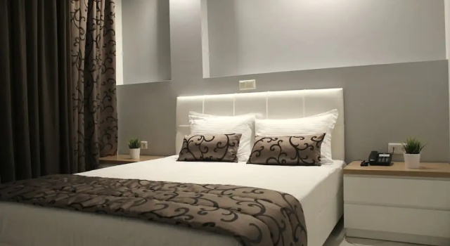 Четырёхместный номер Deluxe с 2 комнатами с балконом Zeus Hotel