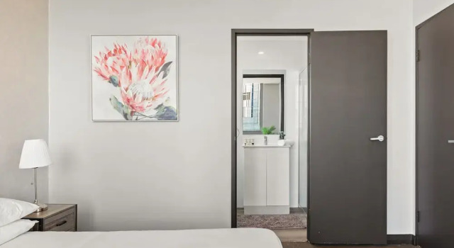 Апартаменты Central 2-bed With Parking & Stunning Views