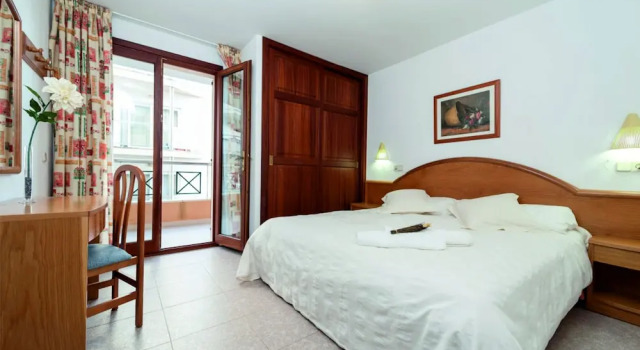 Апартаменты Deluxe с балконом и рядом с пляжем Apartamentos Xaloc HRC