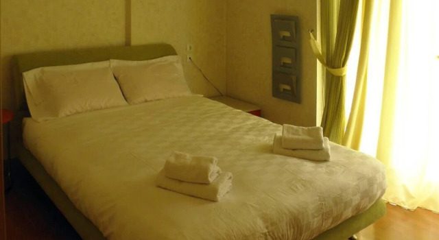 Cozy and Modern Apartment Centrally Located, Rezerwuj Apartament Hotele w Pelion z parkingiem, Parking